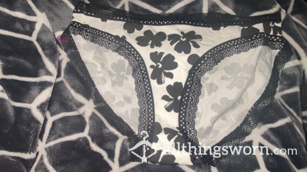 🖤🤍 Black And White Bikini With Flowers With Lace Trim🤍🖤