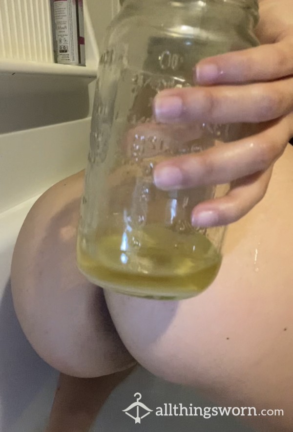ALL FOURS LEMONADE DUMPED ON MY JUICY ASS AND CLEAN UP 🍋🧼