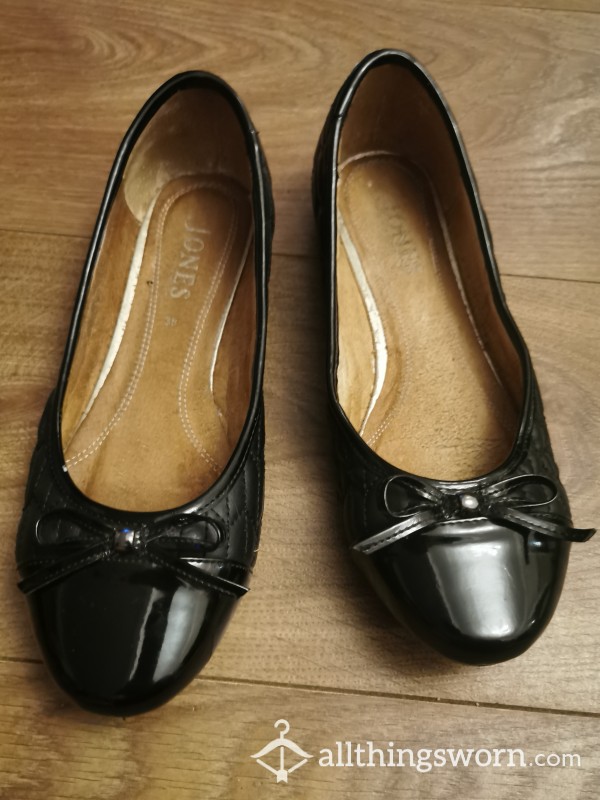 Well Worn Flat Black Shiny Dolly's Shoe's Size 6. Full Of My Scent . 💯🔥🔥🔥£25