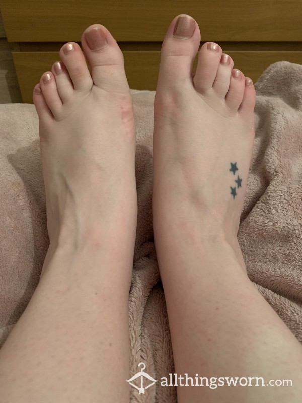 10 Foot Pics. Cute & Different! Low Arch, Little Toes 😍🦶