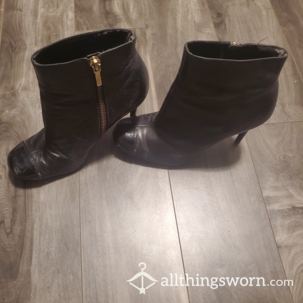 13 Yr Old, Used & Abused Guess Ankle Booties