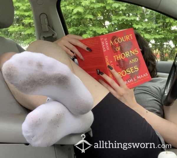 13+ Minutes Of My Feet Ignoring You In The Rain While I Read My Smut