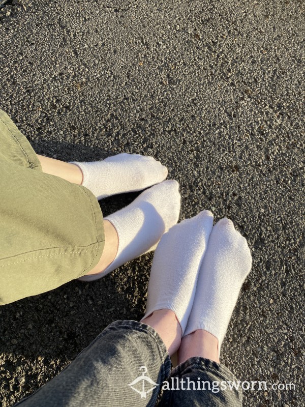 2 Dirty White Ankle Socks