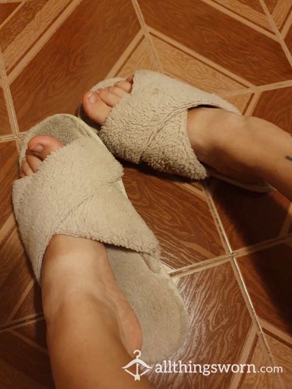 2 MONTHS WORN SMELLY FLUFFY SLIPPERS!