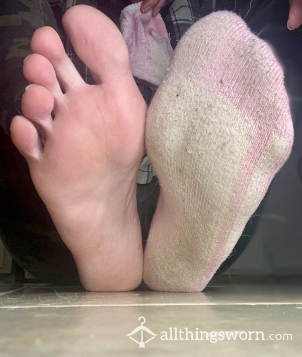 🎥 (2:11) Pink Athletic Sock Peel Off Removal And Toes In Your Face👣