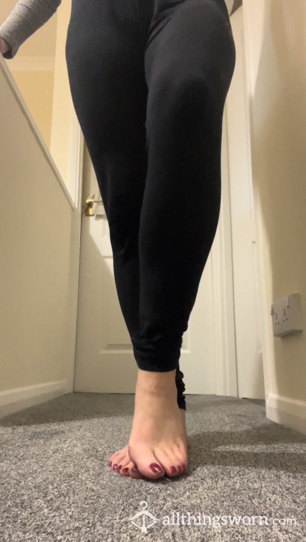 2:39 SNIFF HUMILIATION FOOT VIDEO🦶