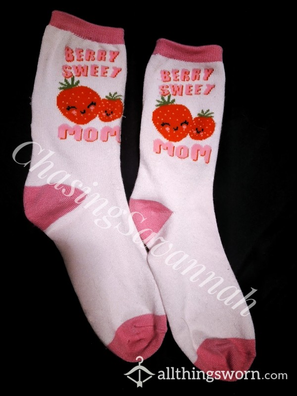 CLEARANCE "Berry Sweet Mom" Socks 🍓72h