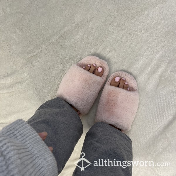 1.5 Minute Video Of Clean Cute Pink  Pedicured Toes Putting On And Taking Off Pink Fluffy Slippers Size 6.5 In Shoes