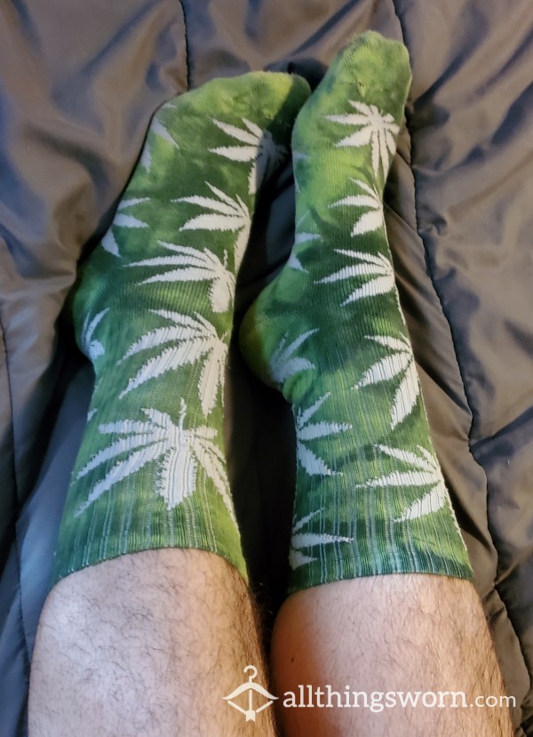 3-Year-Old 420 Leaf Tube Socks 💚