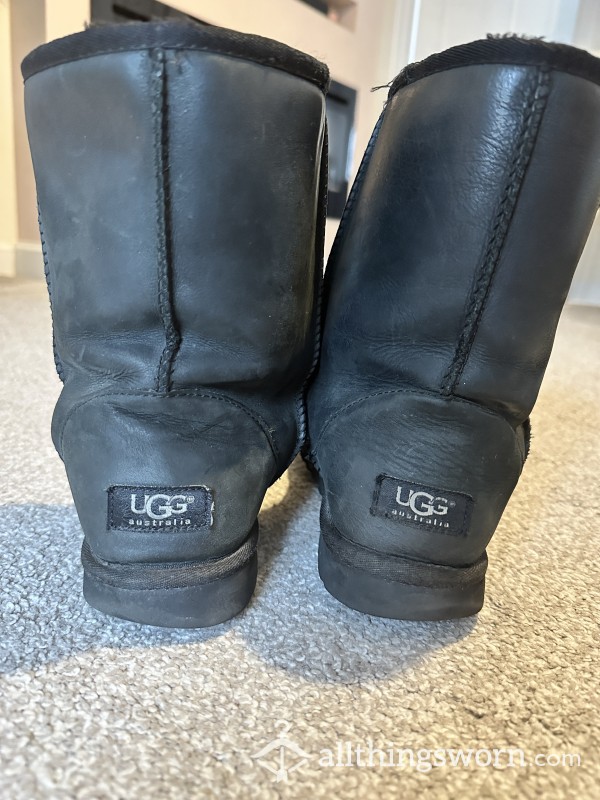 3 Year Old Uggs 🖤