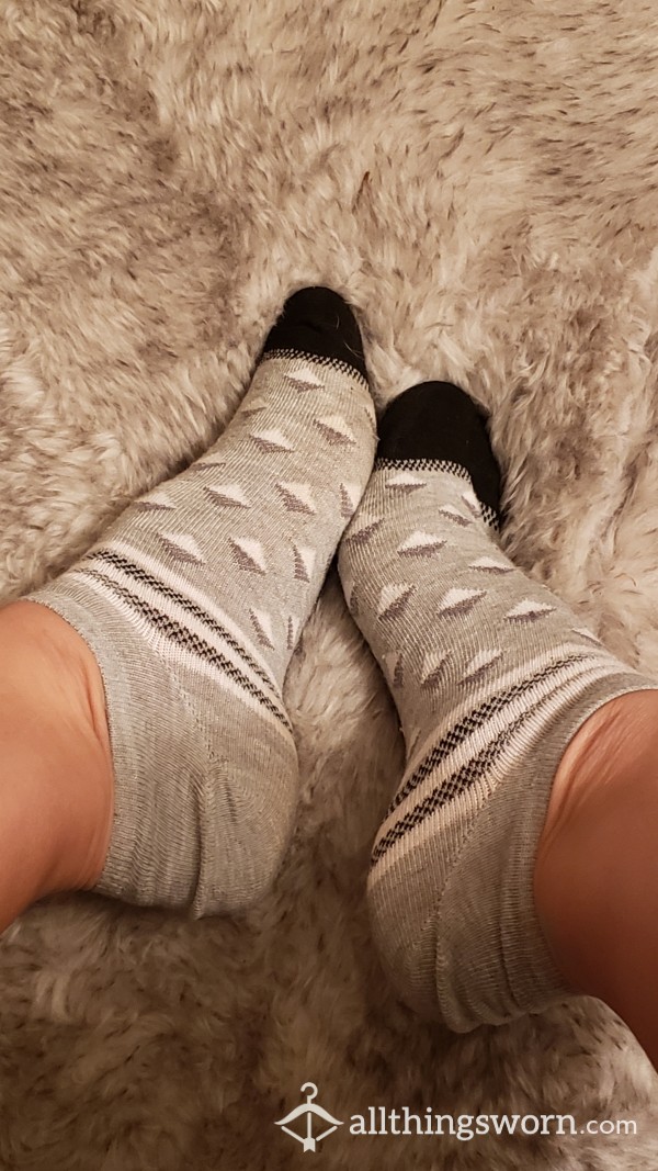 4 Days Wear In These Grey And White Socks Plus Free Shipping