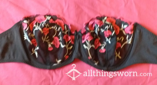 40DD For The Larger Sissy . Black Strapless. Rose's Detail.lace Black N Red