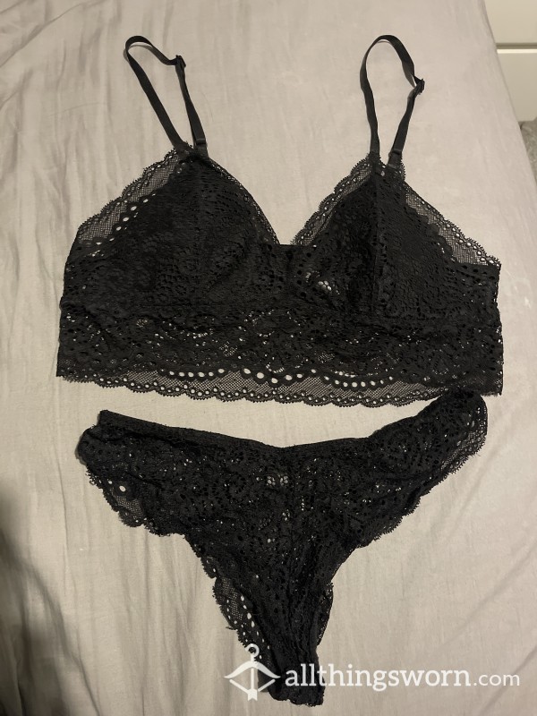✨48hr Wear Black Lace Bra And Thong Set✨