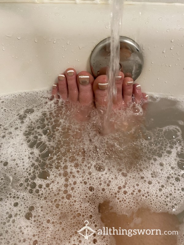 5 Whole Minutes Of Washing My Feet In A Bubble Bath!