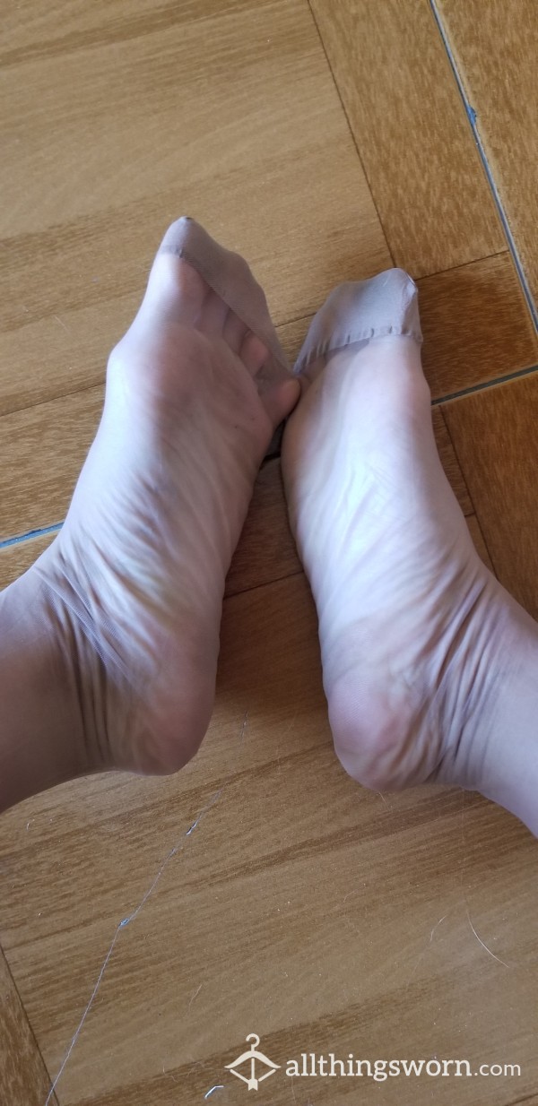 52 Assorted Feet Pictures