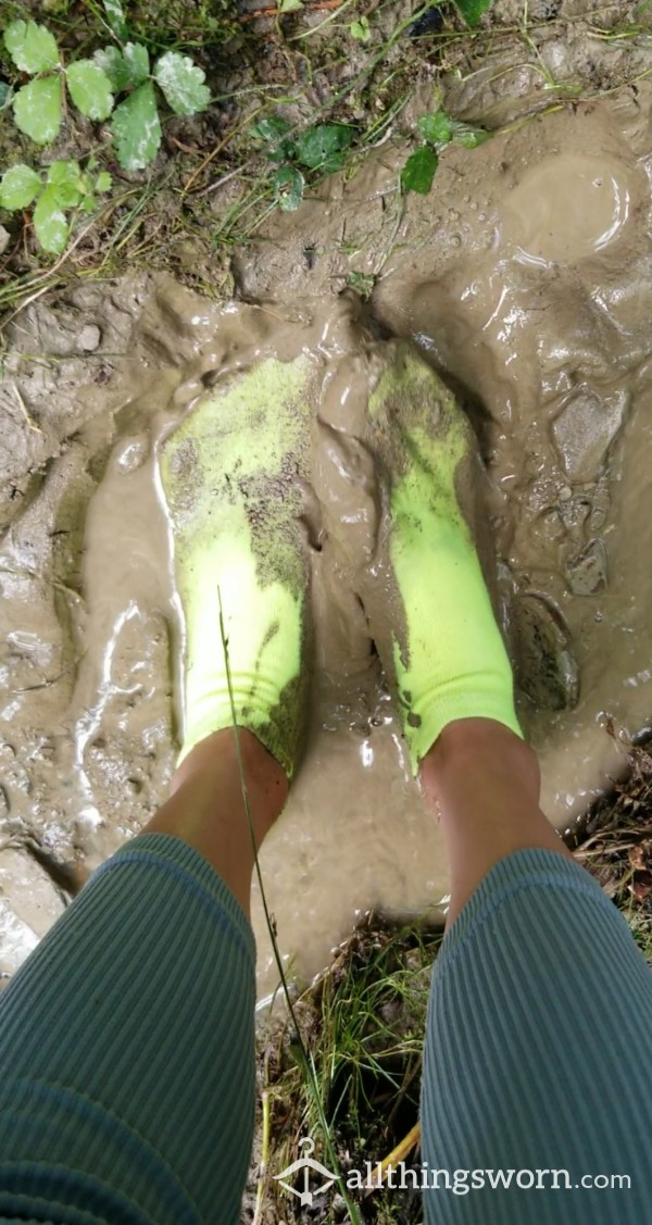 6mins Video Of Walking In The Mud With Green Socks