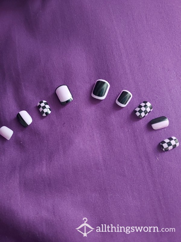 9 Used Purple And Black Glue On Nails