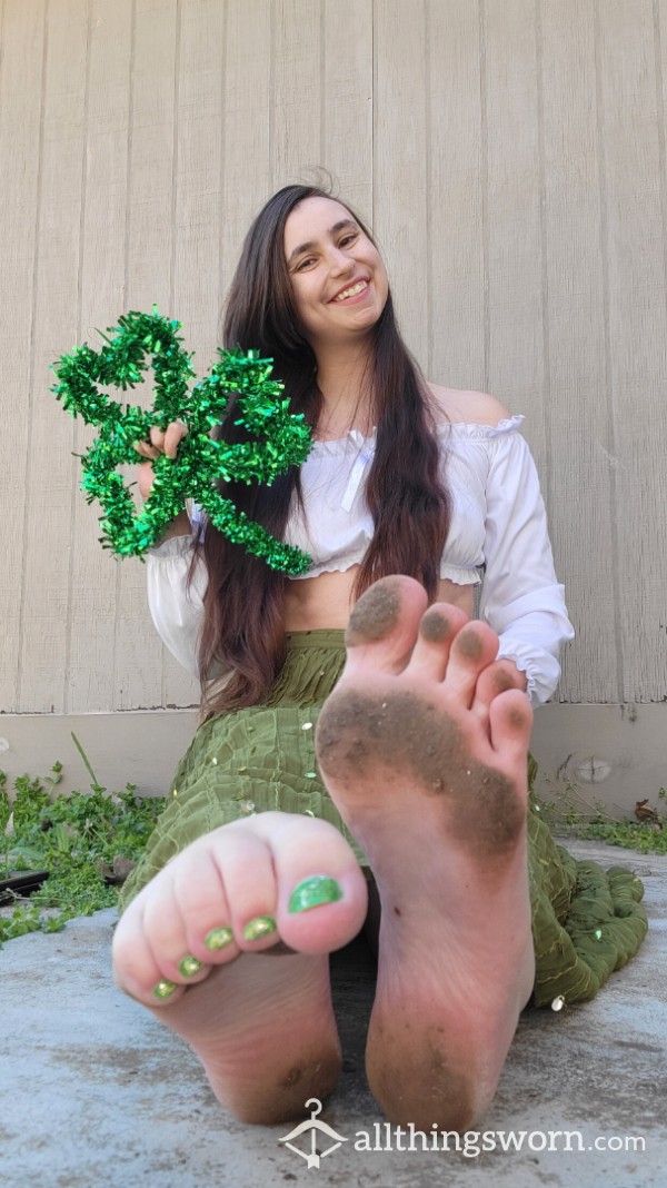 90 Image Set DIRTY SOLES - Green Glitter Toenails - Full Body W/ Face And Feet Closeups - March 2021 MDL