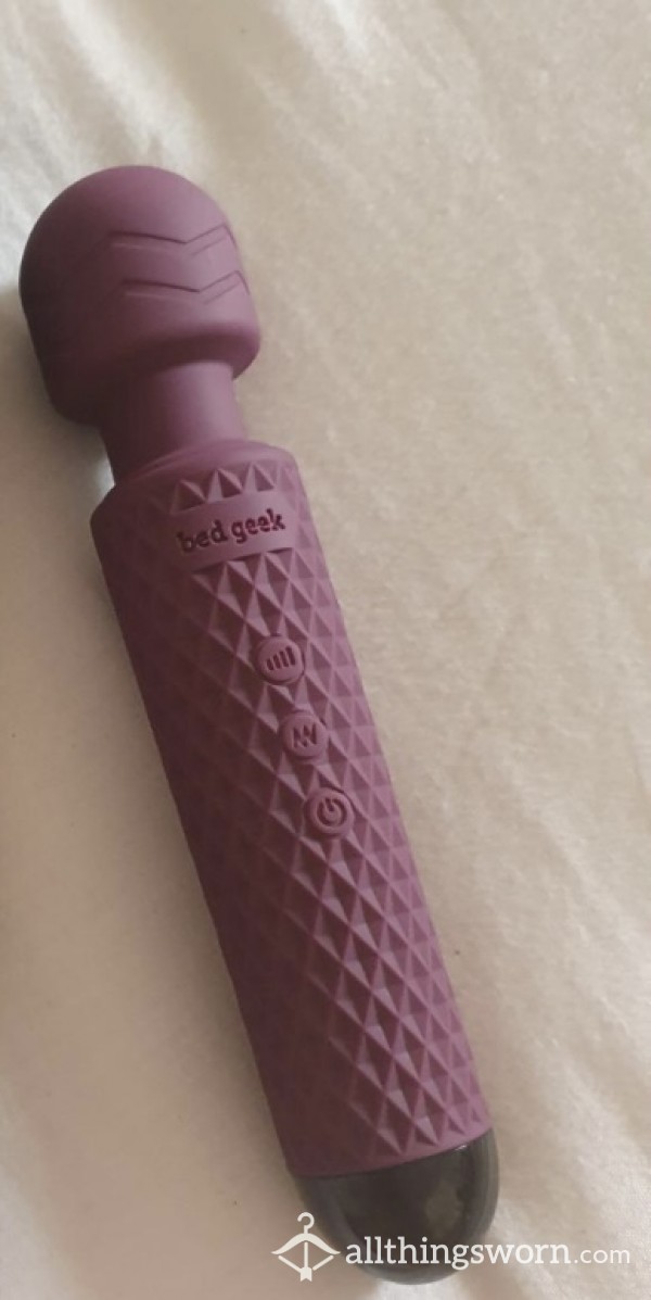 A Years Old And Used Vibrator!💋