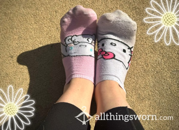 Adorable Mismatched Hello Kitty Ankle Socks