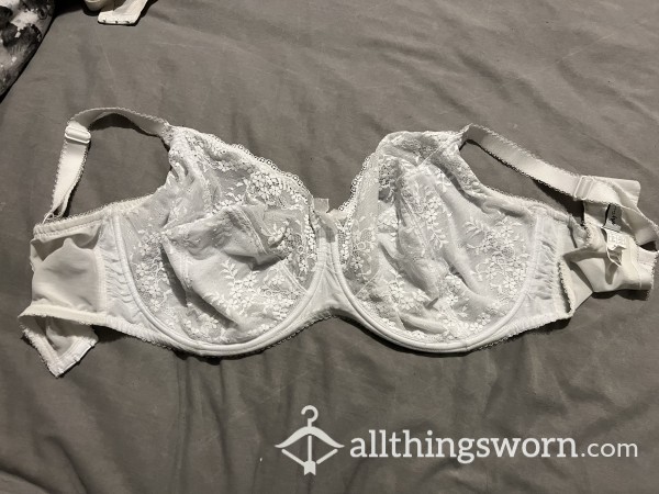 Alice's Old And Worn White Lacy Bra Size 36J