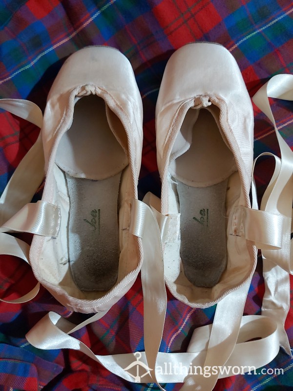 ***IN AUS WITH ME*** Ballerina Pointe 4.5 Tie Up Shoes With Toe Pads