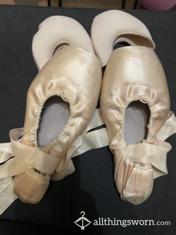 Ballet Pointe Shoes And Toe Pads