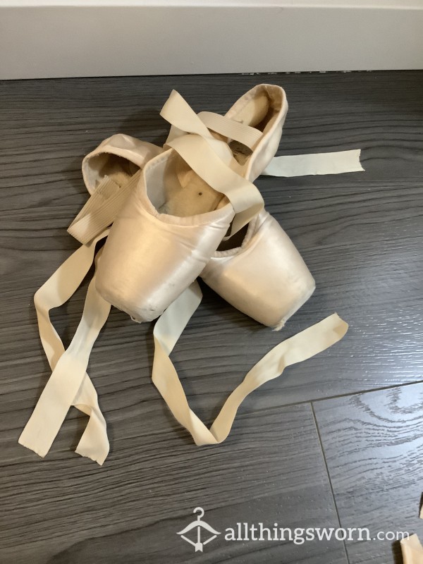 Ballet Pointe Shoes SUPER SMELLY