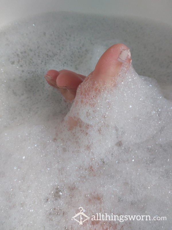 Bath Time! See My Wet Wrinkled Soles