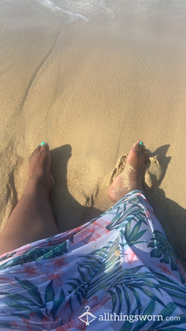 Bbw Ebony Size 13 US Feet Play On Beach