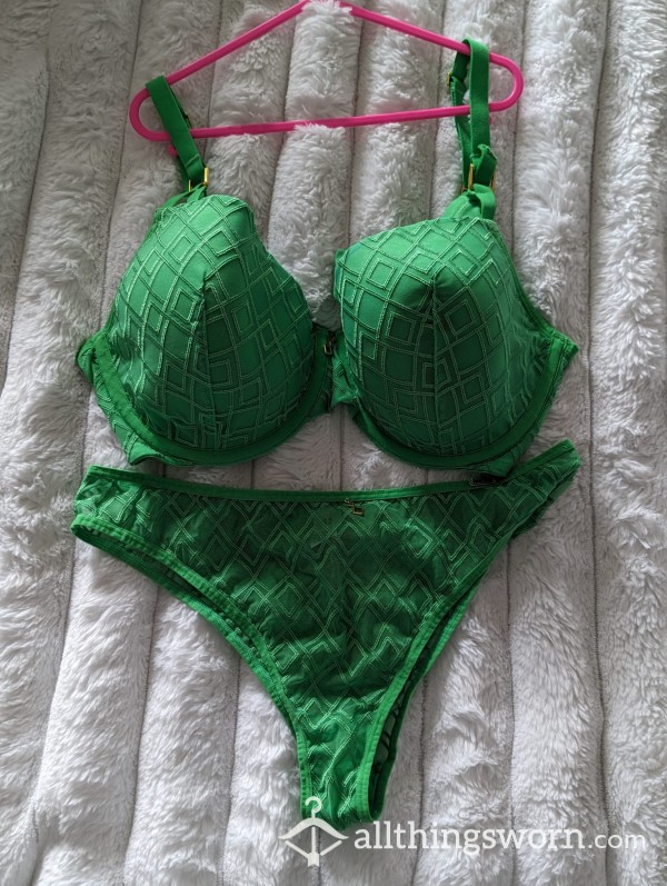 **SOLD**Beautiful Emerald Green Bra & Panties Set**SOLD**