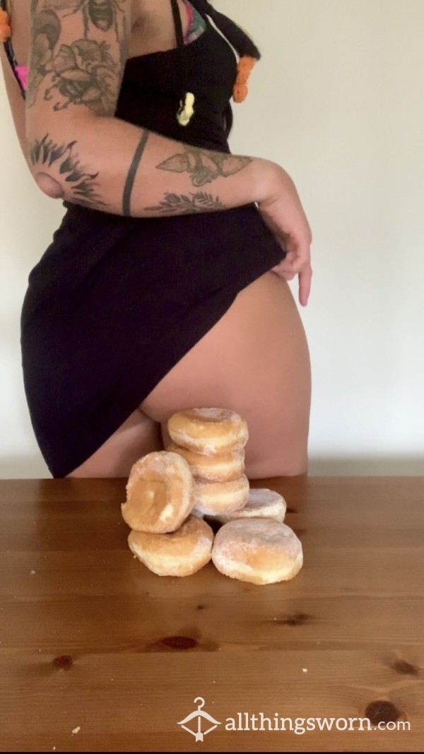 Big Bum Vs Custard Doughnuts Sploshing