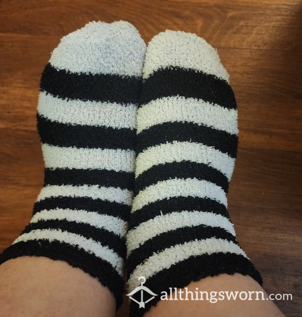 Black And White Stripe Fuzzy Ankle Socks