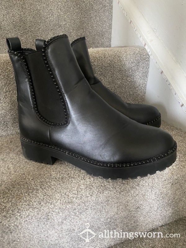 Black Chelsea Boots 👢 Used