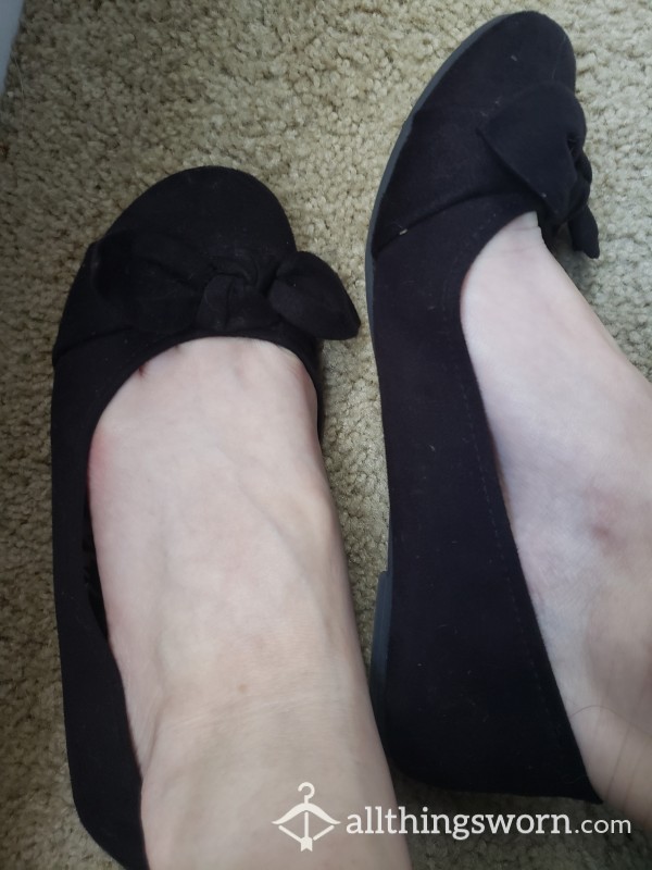 Black Flats With A Bow. Will Wear With No Socks.