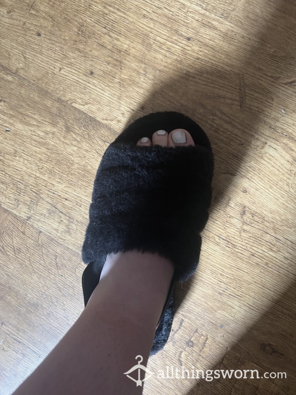 Black Fluffy Slippers