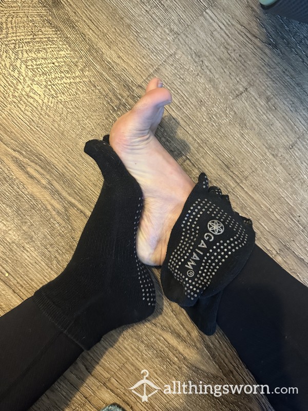 Black Grippy Toe Socks | Yoga Socks | Custom Wear Available