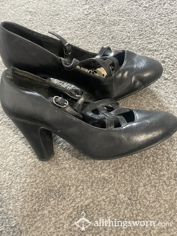 Black Leather Heeled Shoes 👠
