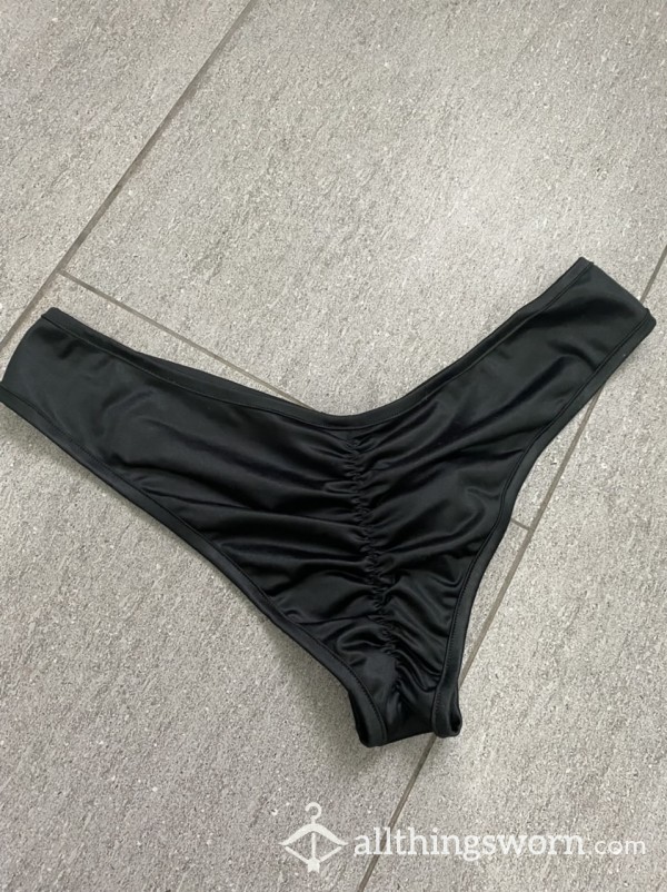 BLACK “LEATHER LOOK” CHEEKY PANTIES (DM ME TO SEE THE FRONT 😉)