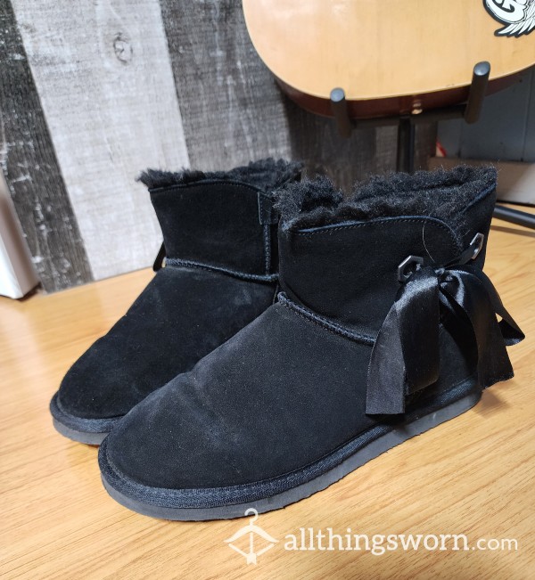 🖤 Black "Paws" By Bearpaw Winter Boots