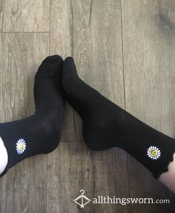 Black Ruffle Crew Socks 48hr Wear