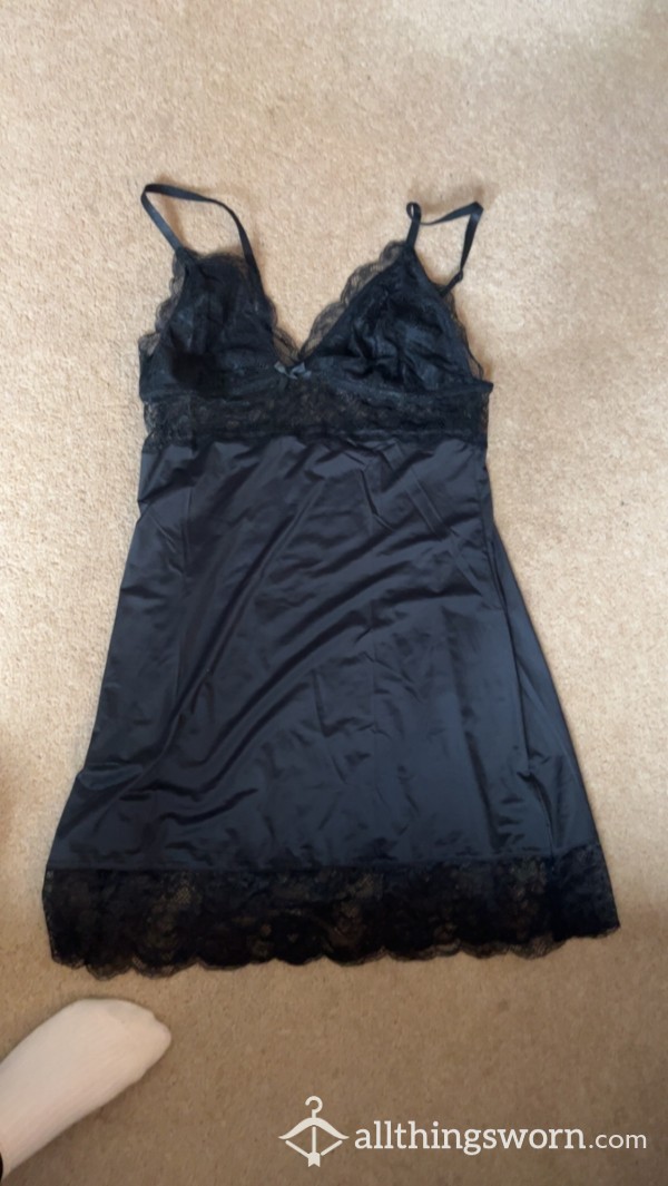 BLACK SILK LINGERIE NIGHT DRESS - Size: M/L