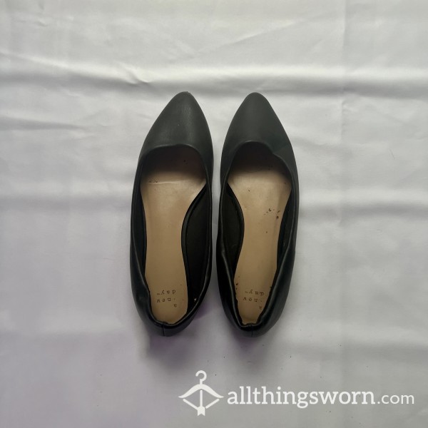 SOLD - Black Size 8 Flats - WAITING TO SHIP