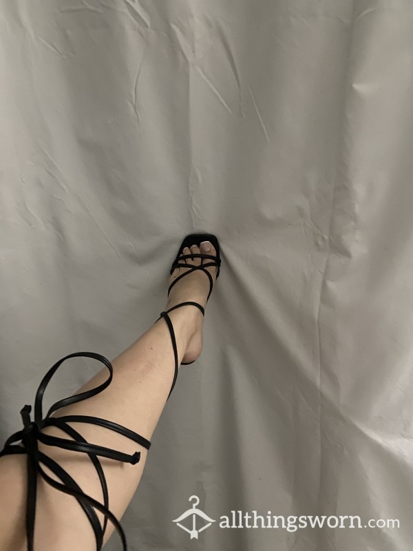 Black Strappy Heels 🖤🖤