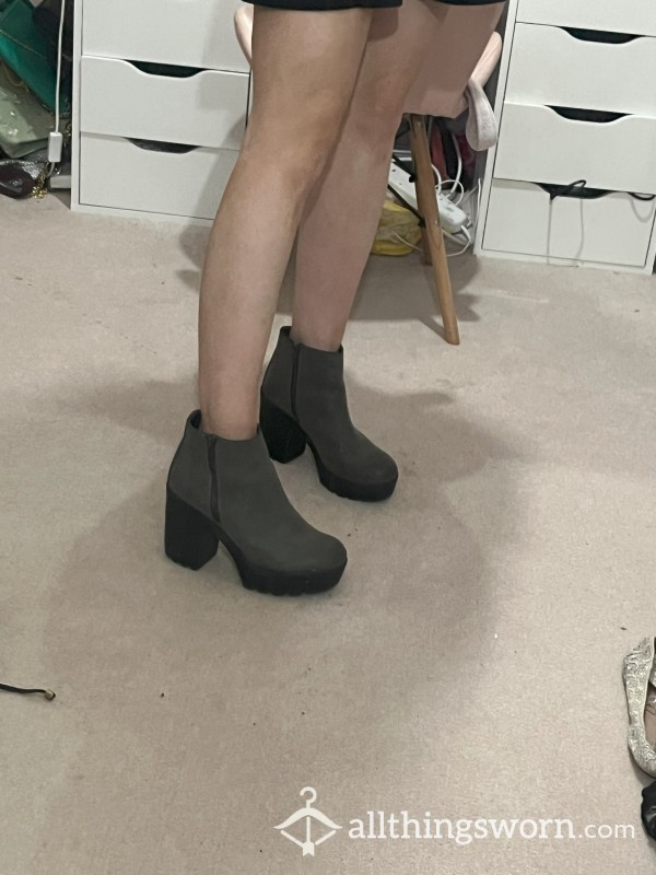 Boots, Well Worn Size 6