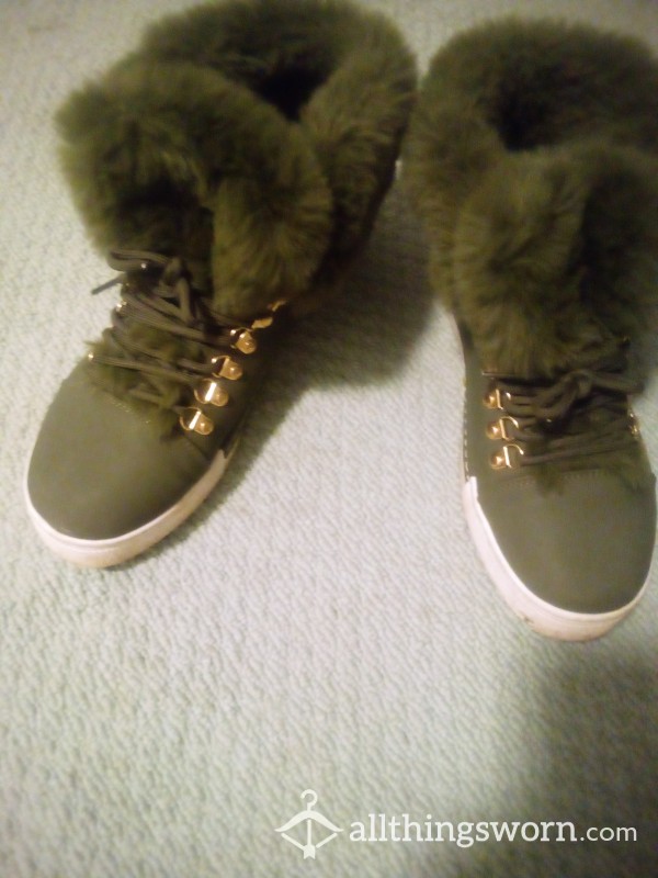 Boots With Fur Size 11 Woman's