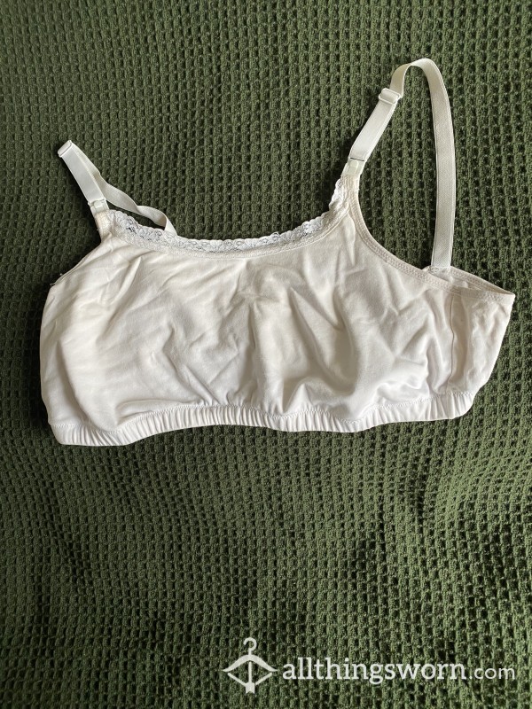 Breastfeeding Bra With Clasp; White With Lace On Top