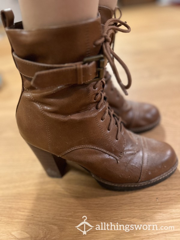 Brown Ankle Boots With Lacing