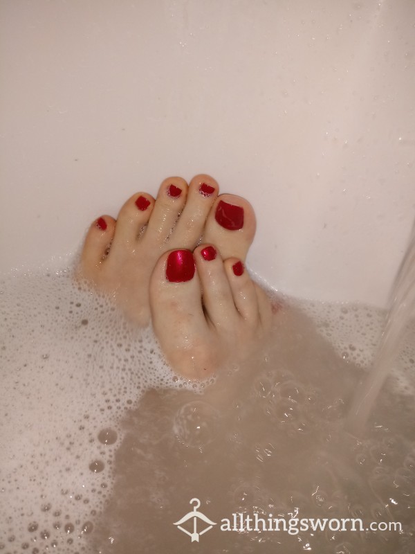 Bubble Bath Foot Pics