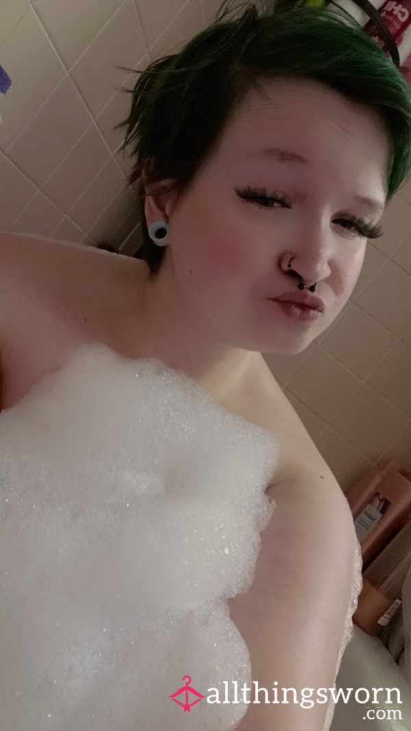 Bubble Bath Nudes😋
